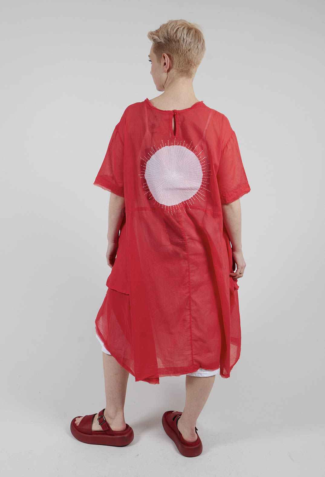 Short Sleeved Applique Dress in Red