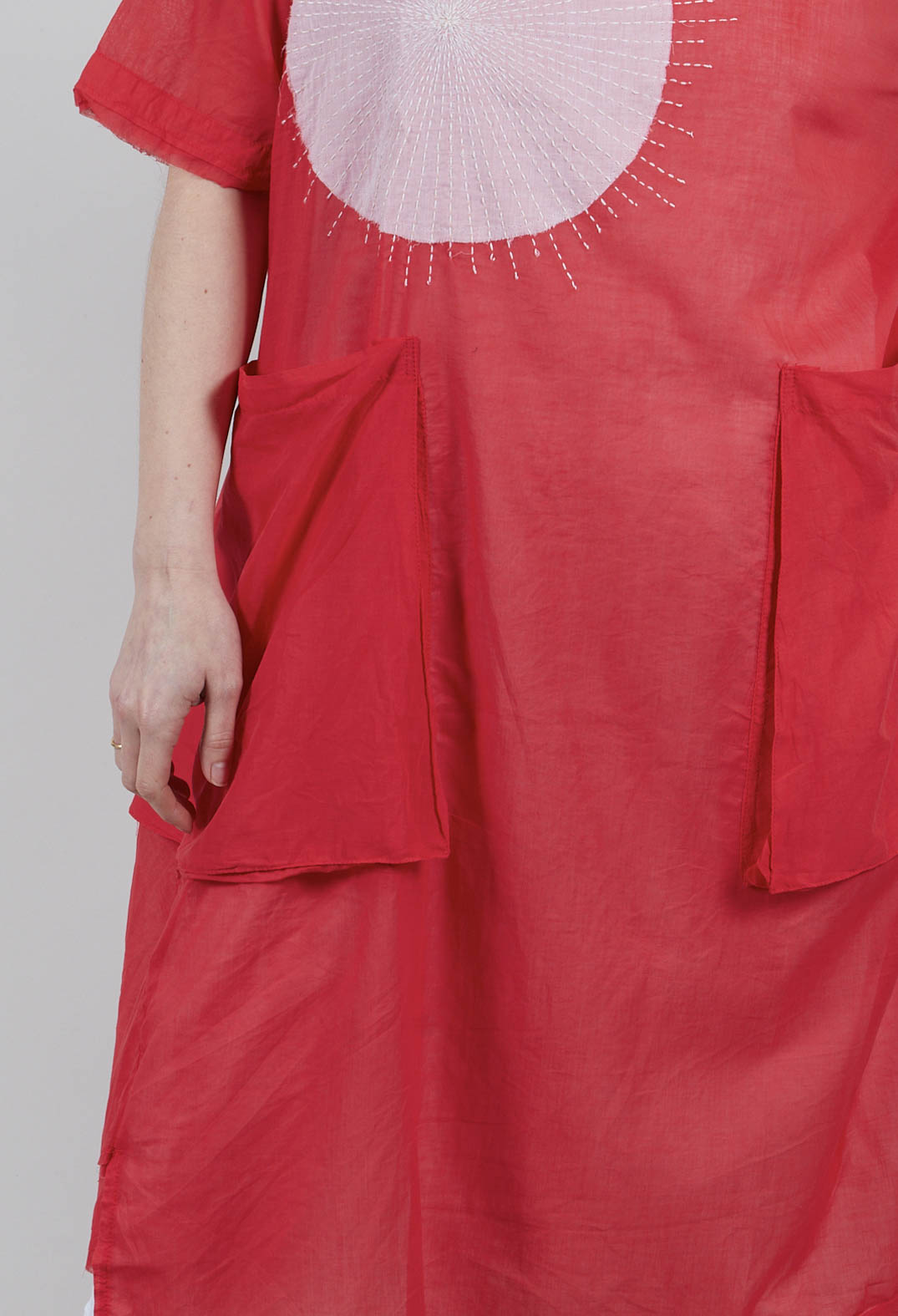 Short Sleeved Applique Dress in Red