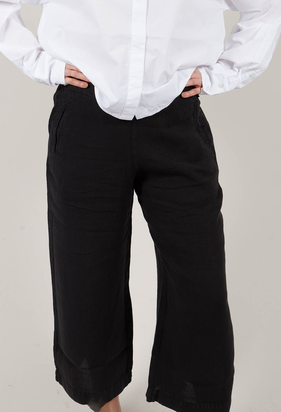 Skara Pants in Black