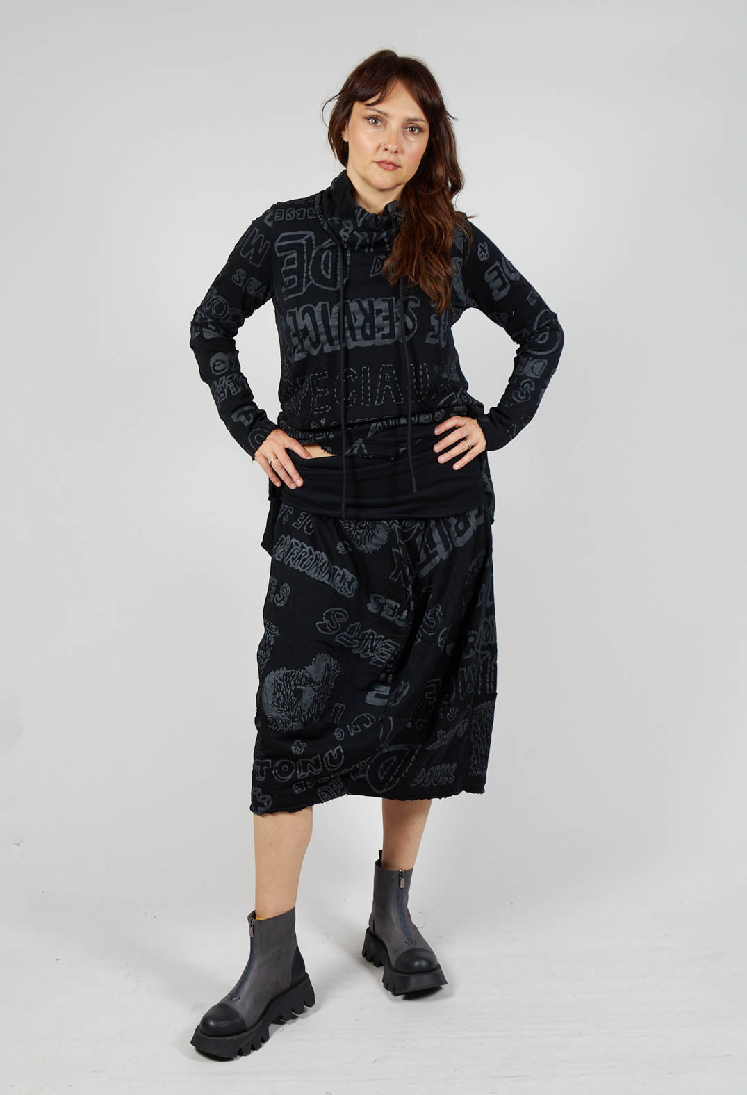 Skirt with Contrasting Waistband in Black Shiny Print