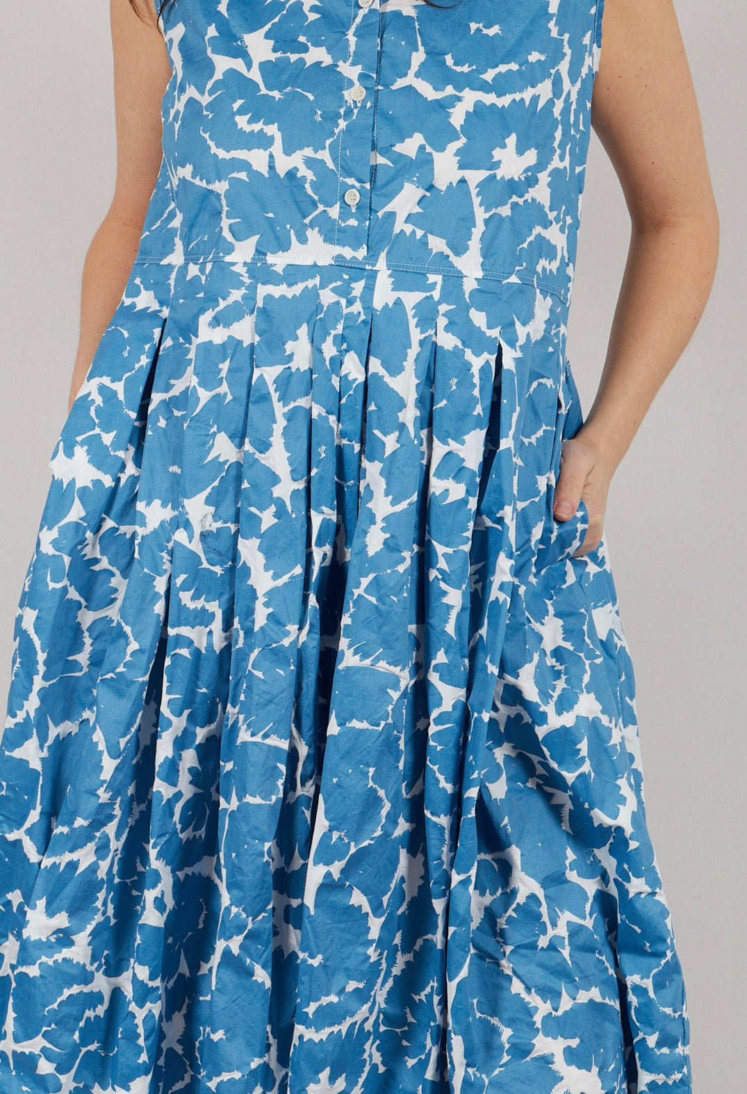 Sleeveless Dress in Flowers