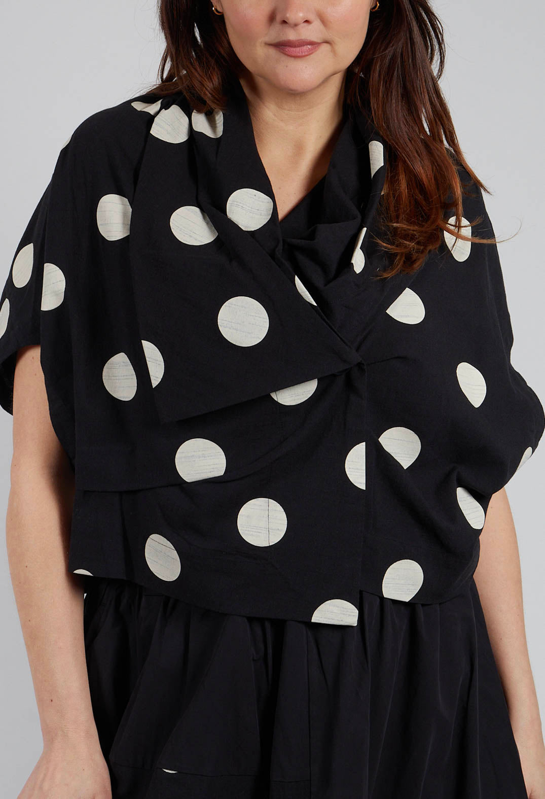 Sleeveless Spotted Shirt in Black