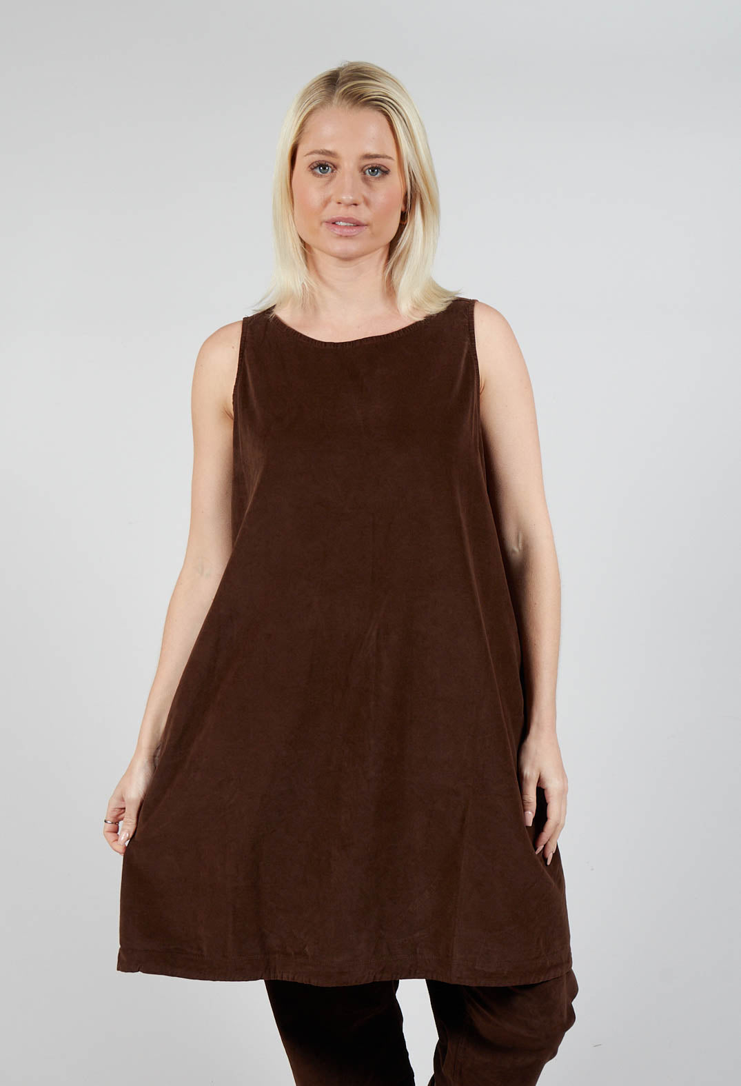 Sleeveless Tunic V in Coffee
