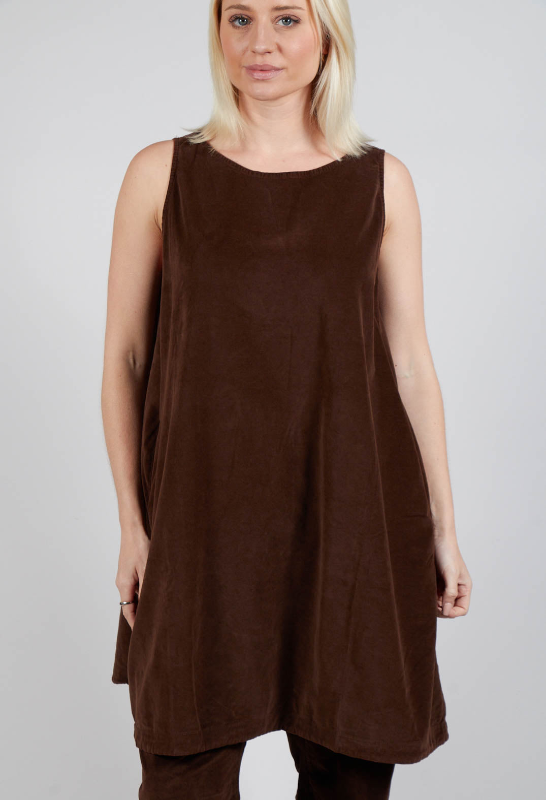 Sleeveless Tunic V in Coffee