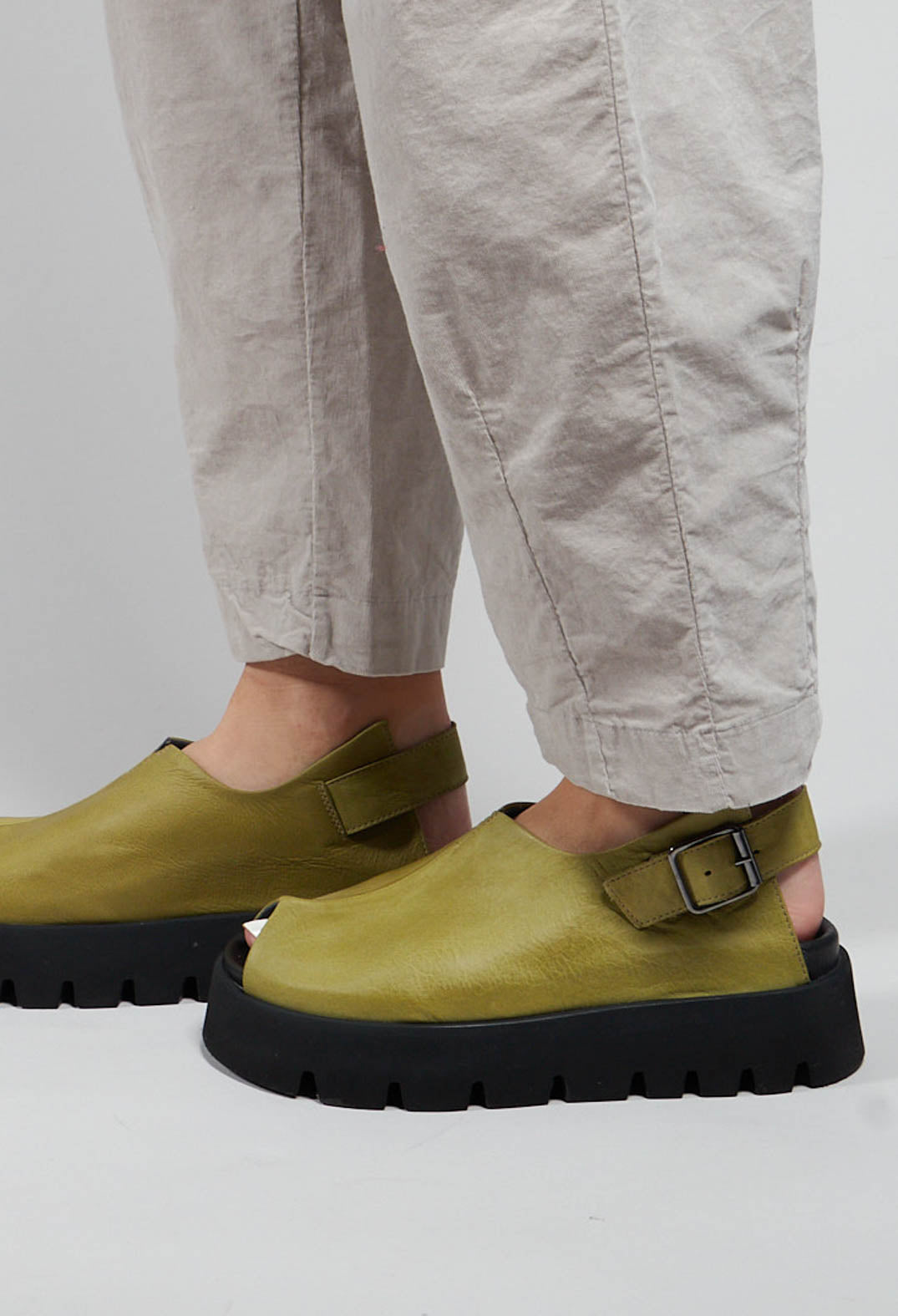 Slingback Shoes with Platform Sole in Gasoline Asparago