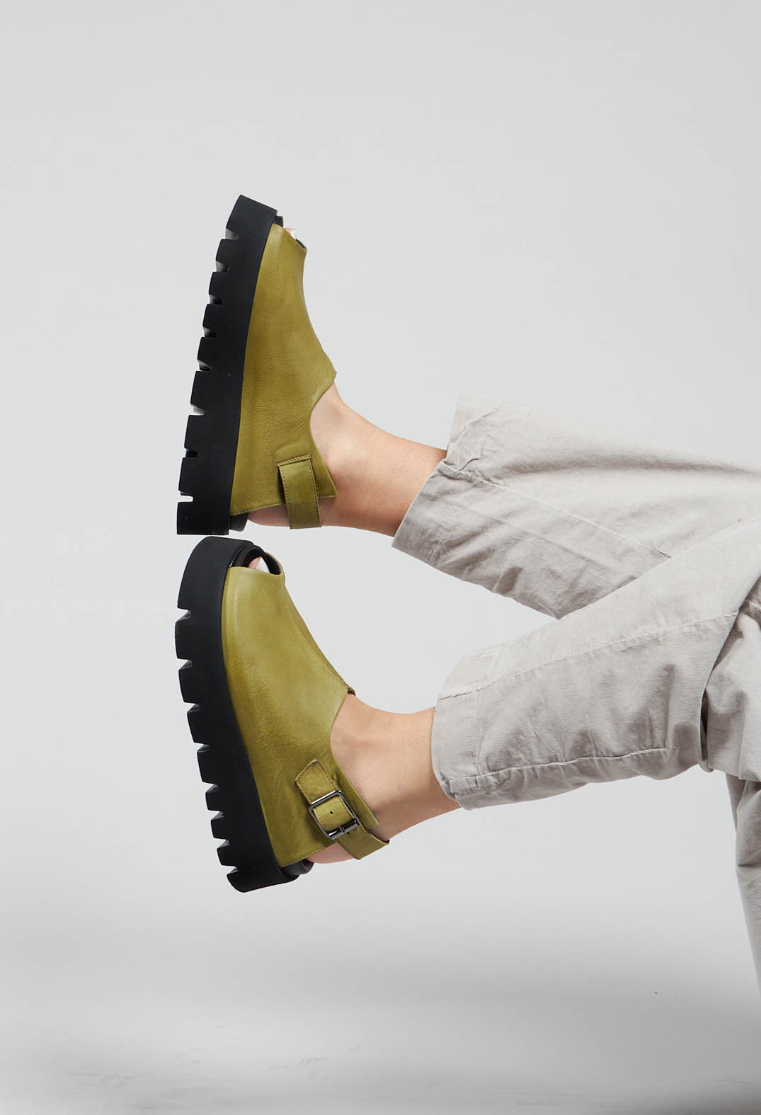 Slingback Shoes with Platform Sole in Gasoline Asparago