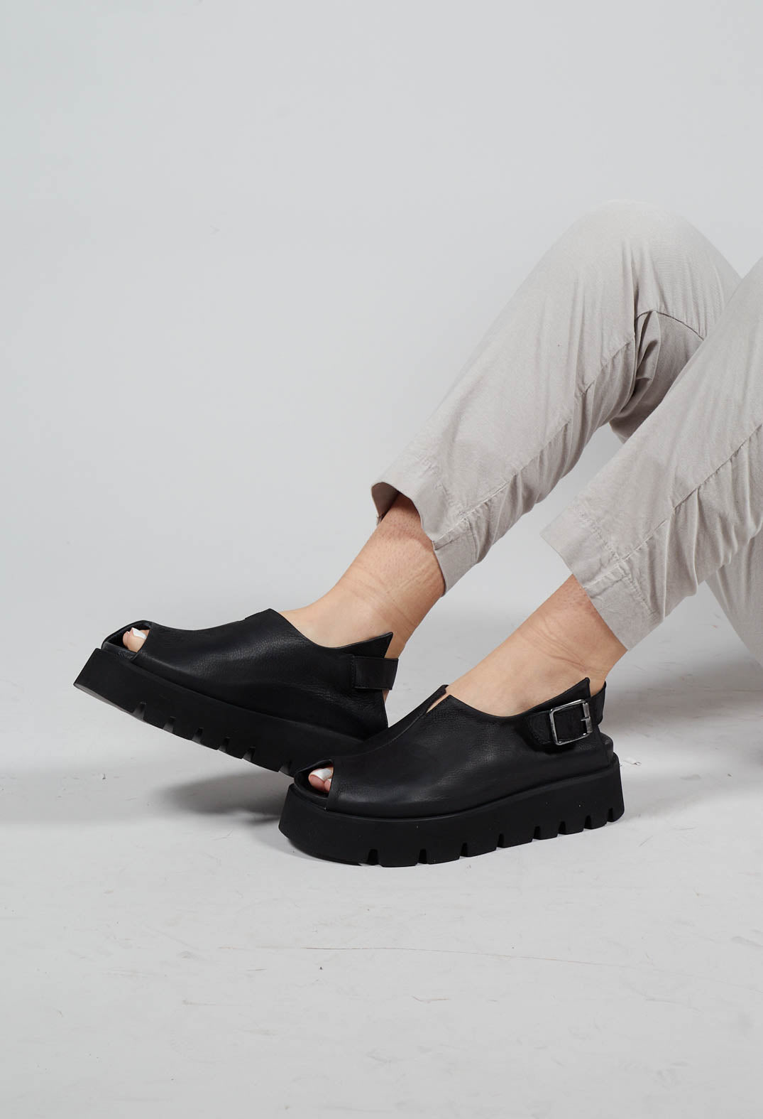 Slingback Shoes with Platform Sole in Gasoline Nero