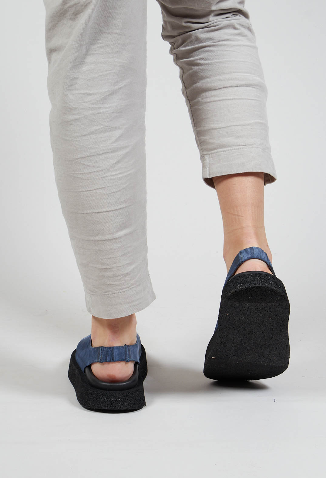 Slingback Shoes with Platform Sole in London Avio