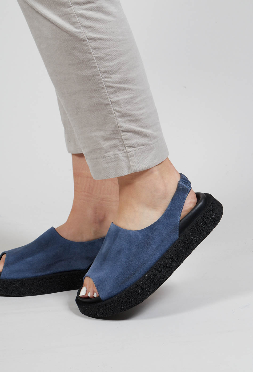 Slingback Shoes with Platform Sole in London Avio