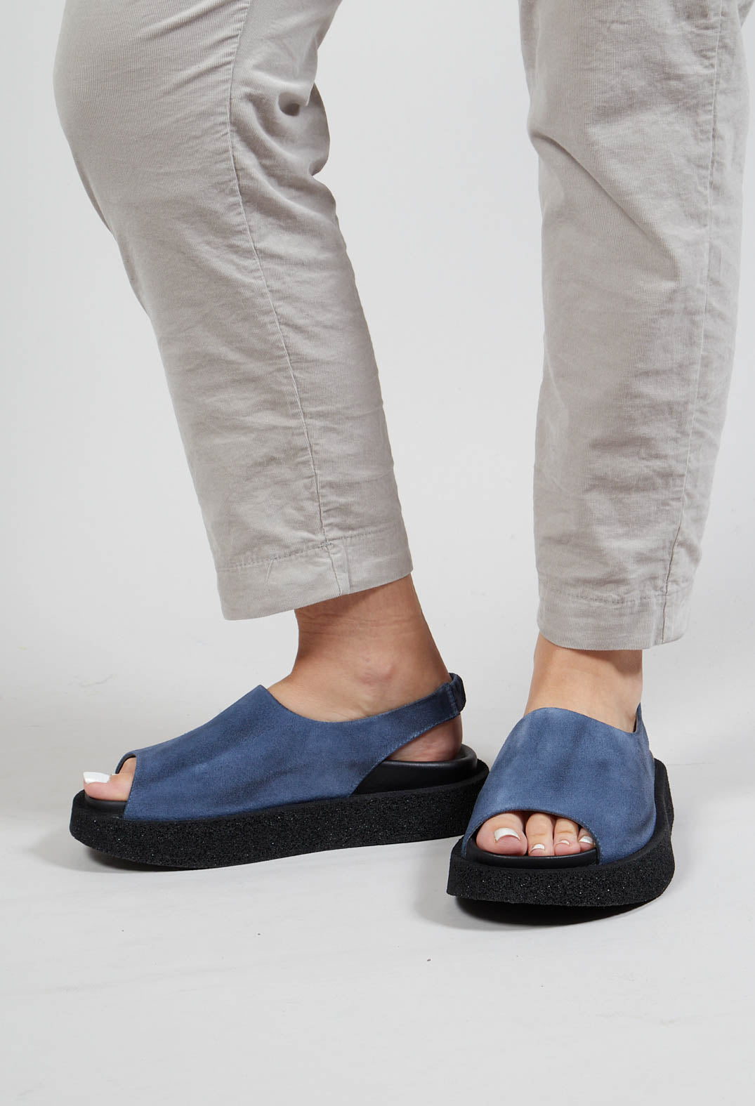 Slingback Shoes with Platform Sole in London Avio