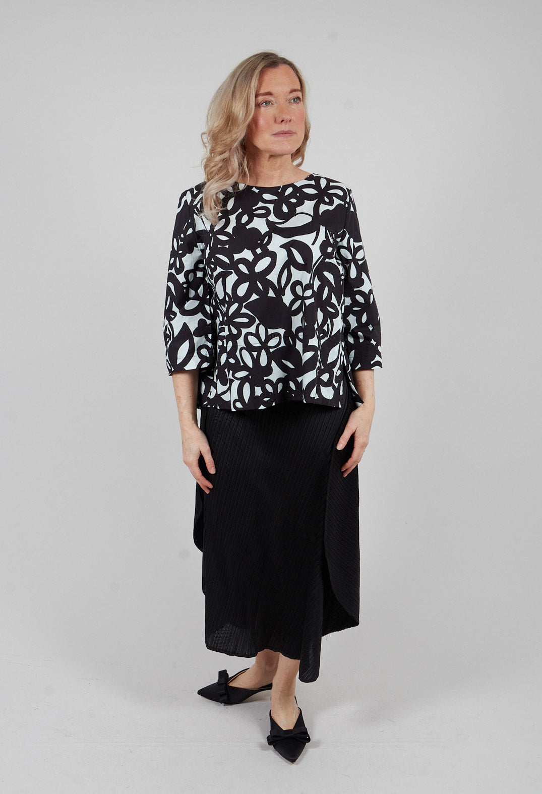Smock Top in Off White and Nero