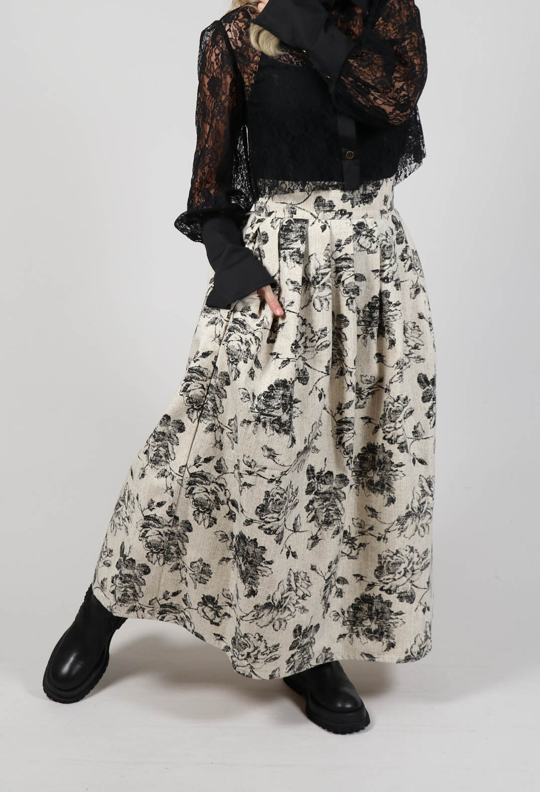 Soft Black Flower Pleated Skirt