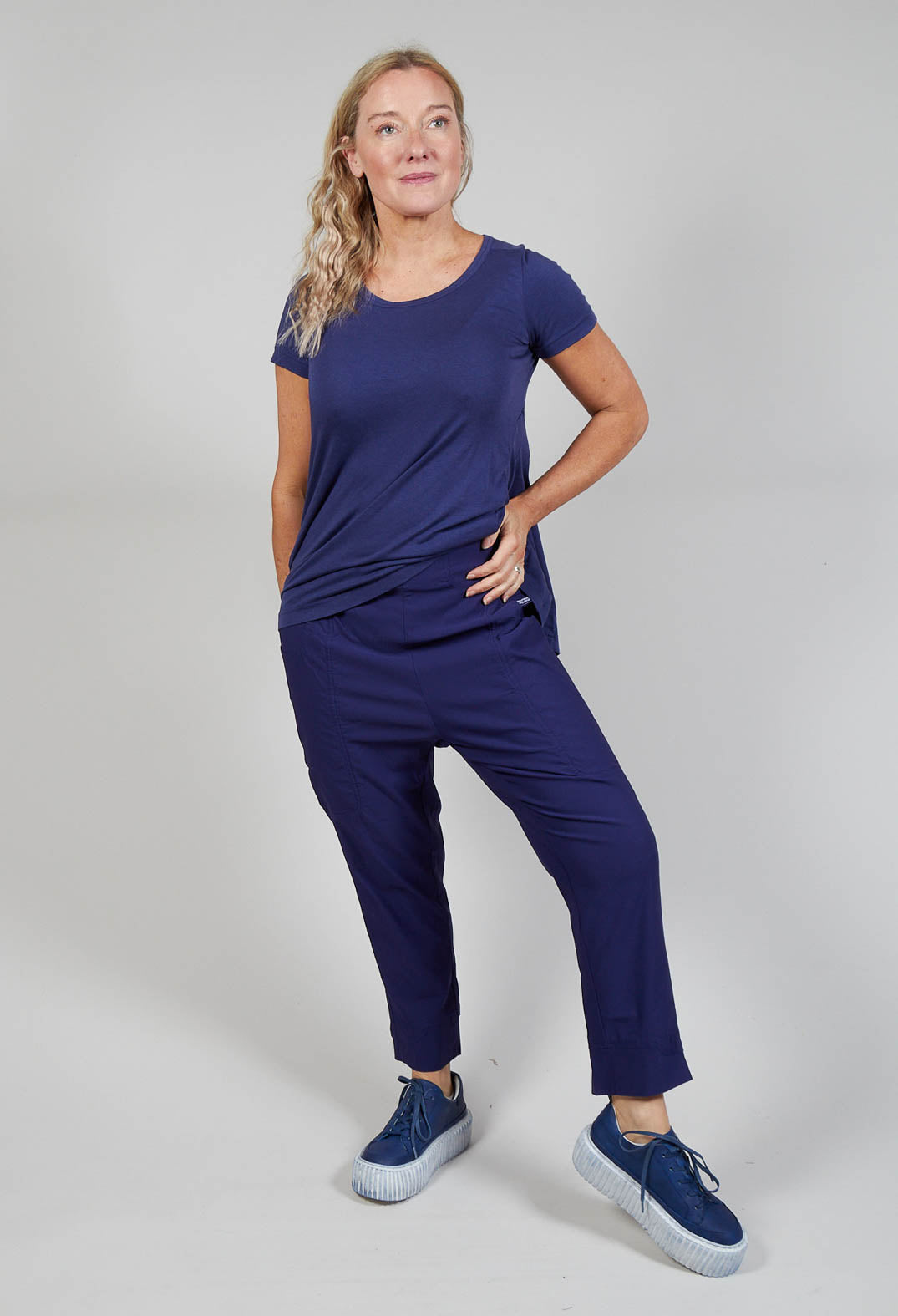 Stretch Fit Cropped Trousers in Azur