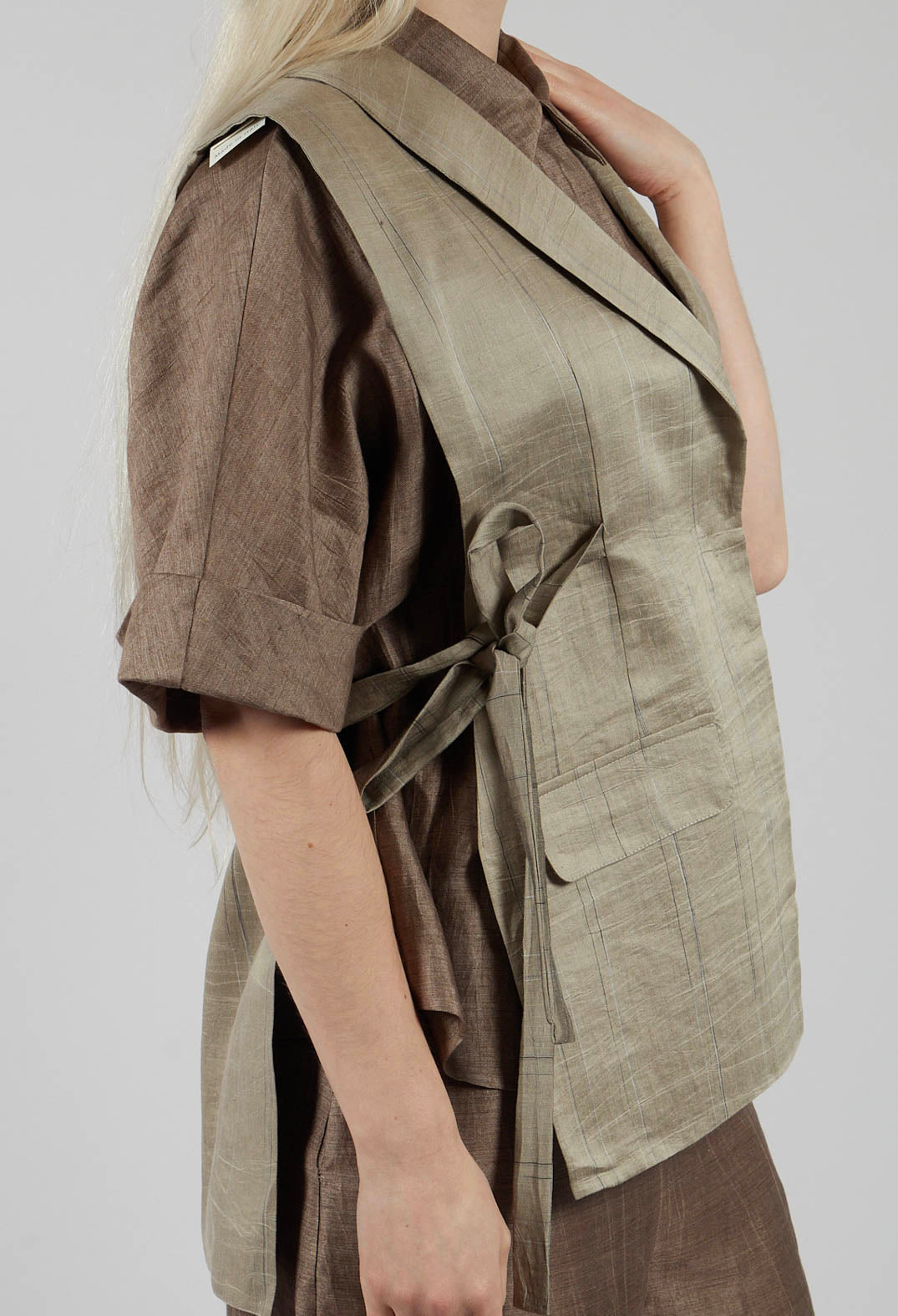 Strings Linen Blend Waistcoat in Naturale