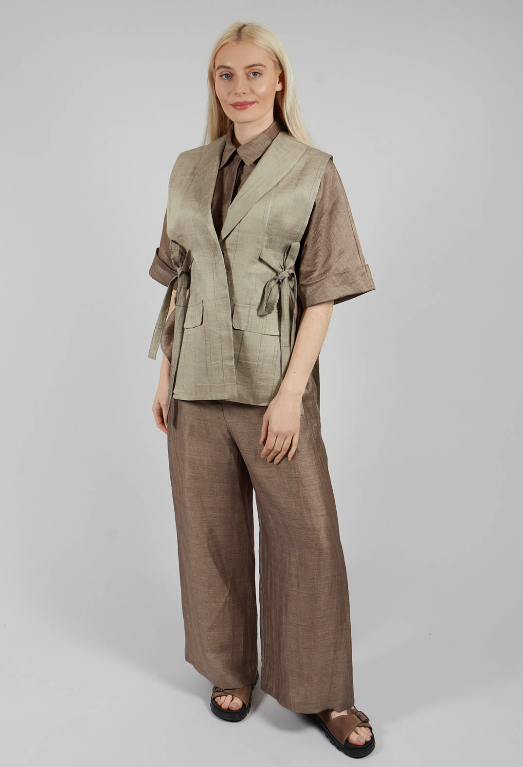 Strings Linen Blend Waistcoat in Naturale
