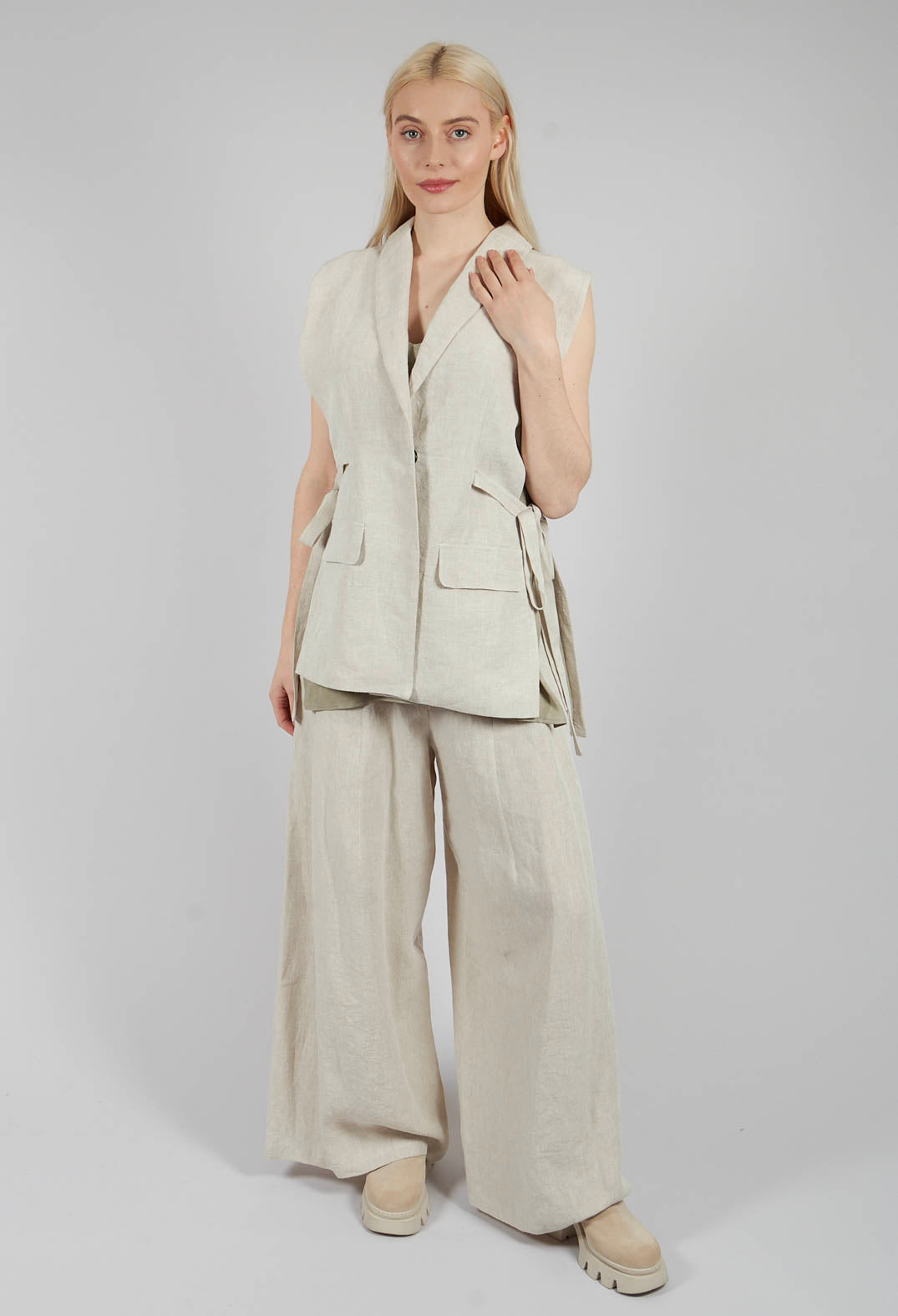 Strings Linen Waistcoat in Naturale