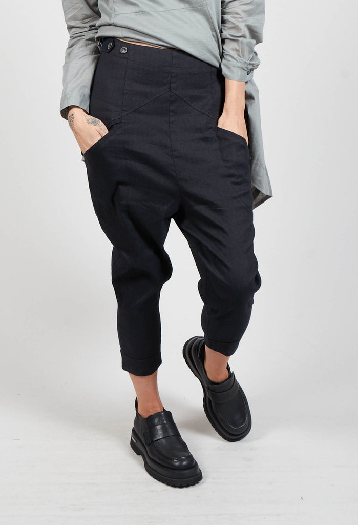 Cropped Drop Crotch Trousers in Noir