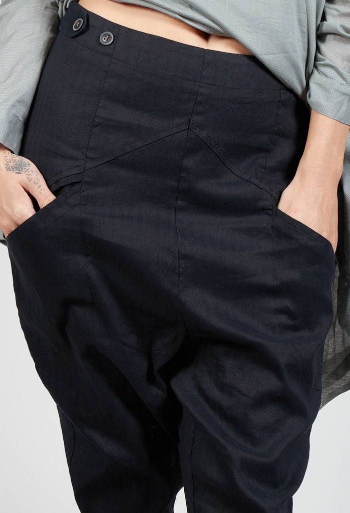 Cropped Drop Crotch Trousers in Noir