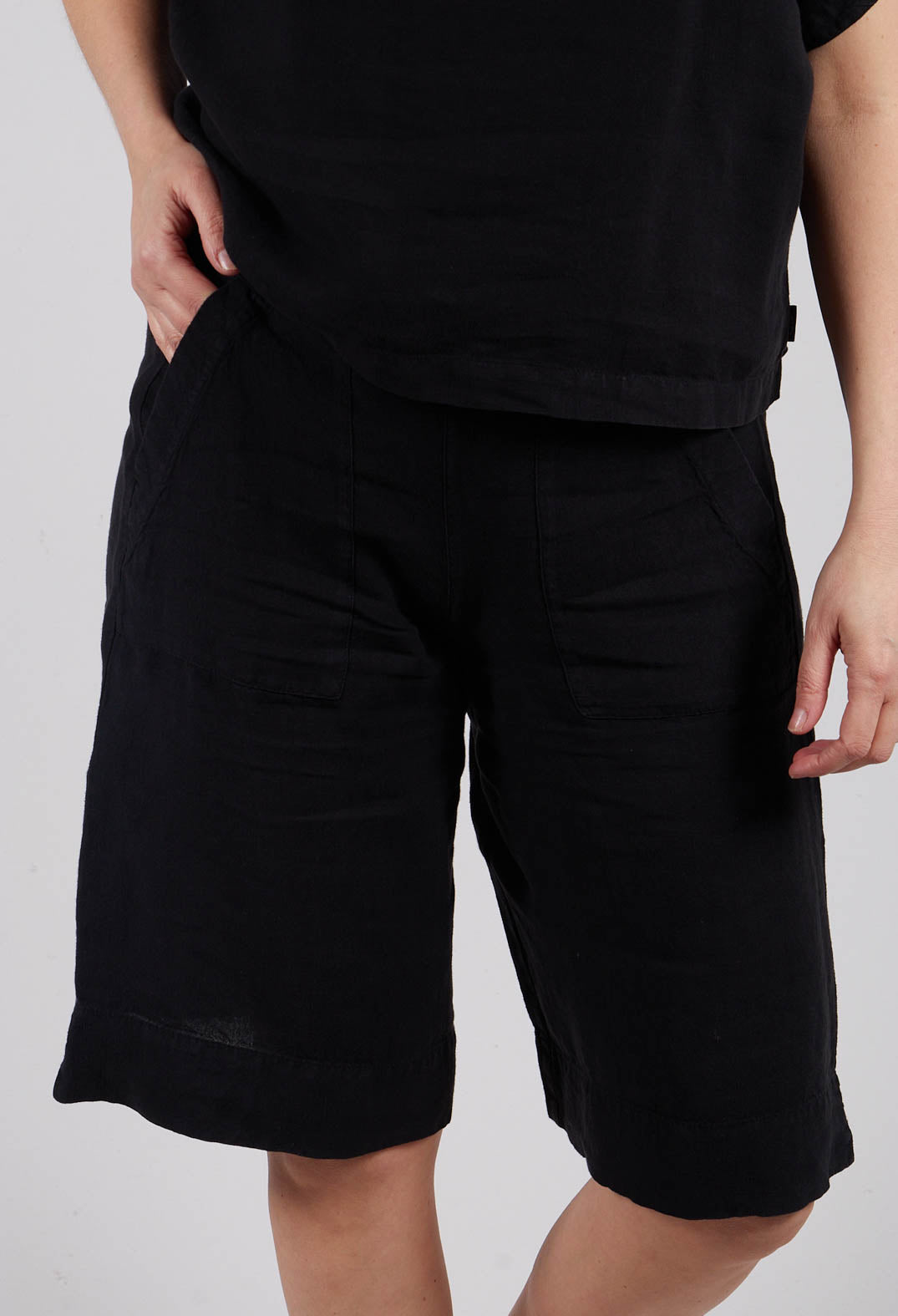 Tamal Shorts in Black