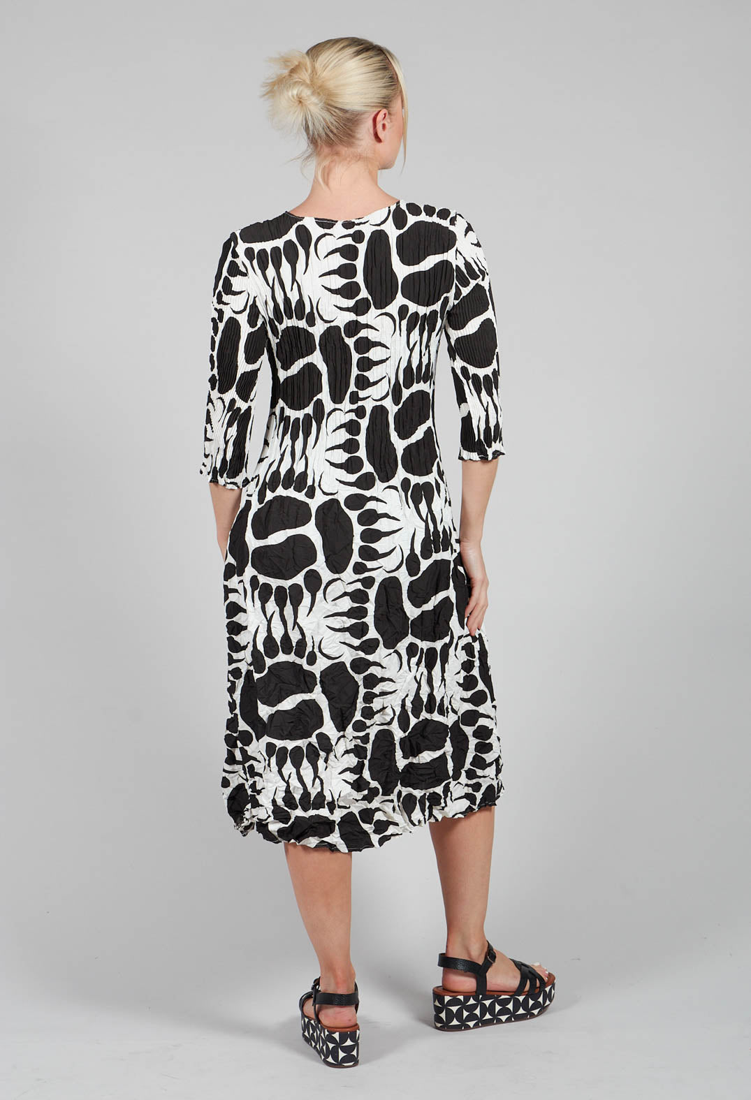 Three Quarter Sleeve Smash Dress in Black and White Moonbeam