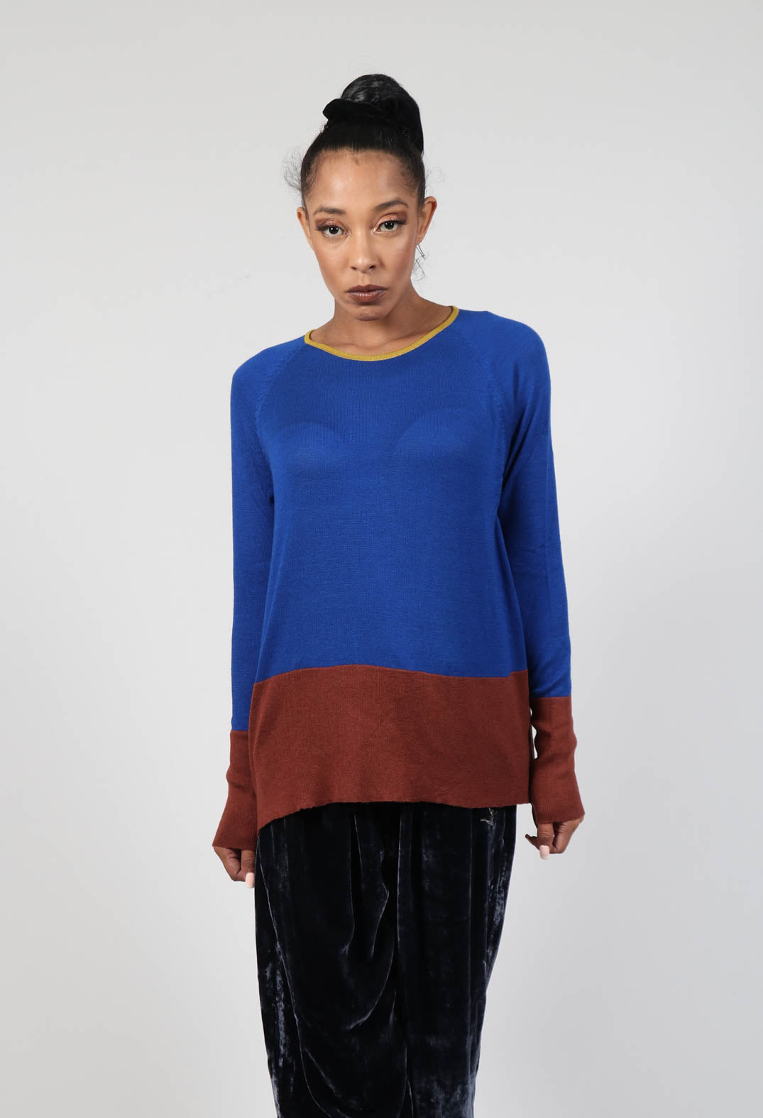 Top Key Round Neck in Sapphire and Cinnamon