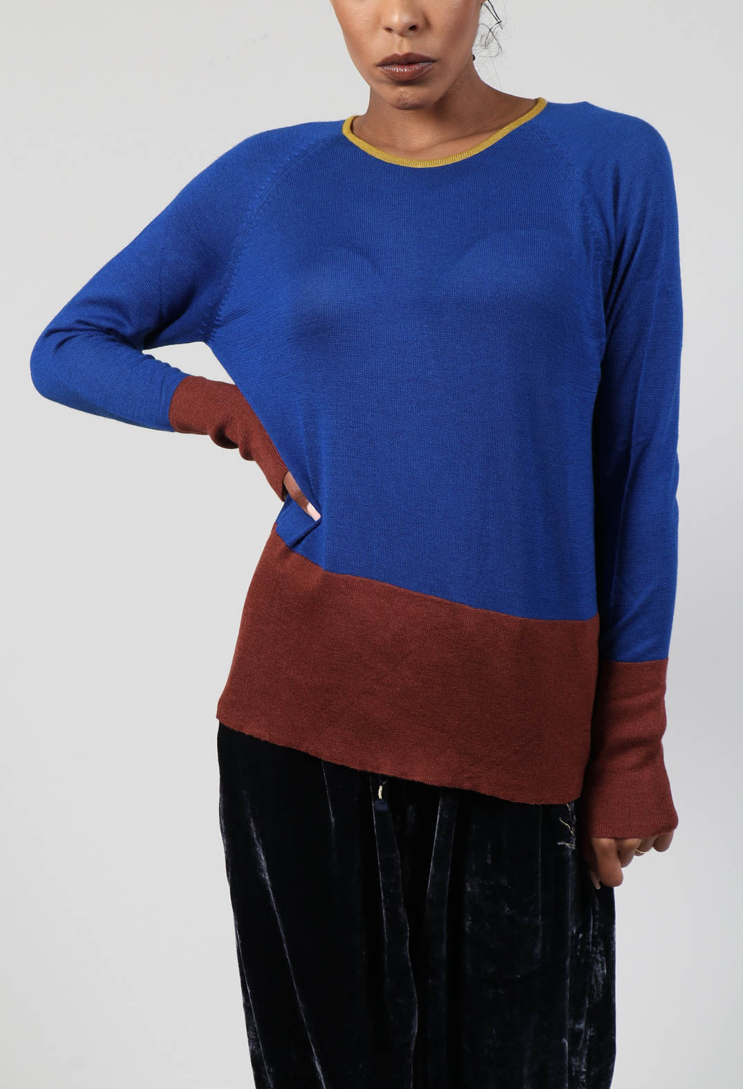 Top Key Round Neck in Sapphire and Cinnamon