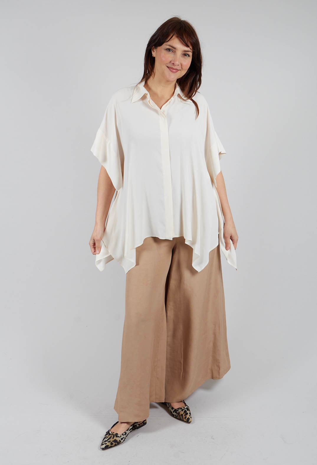 Torre Shirt with Pointed Hem in Sea Salt