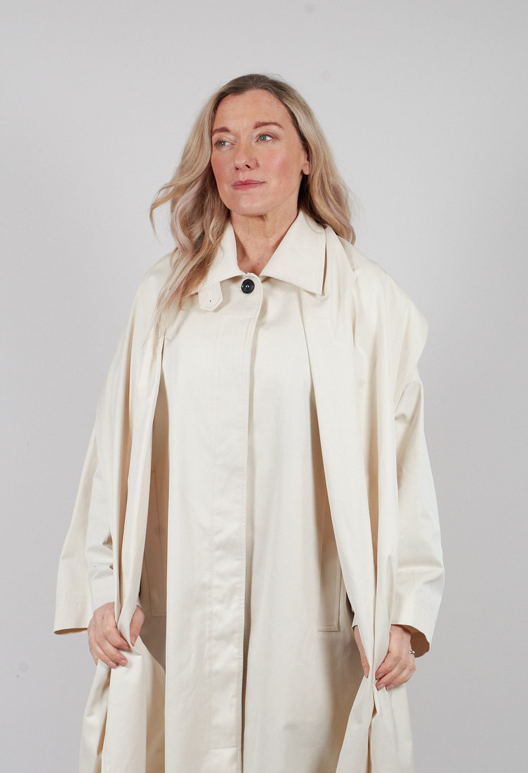 Trench Coat in Vanilla