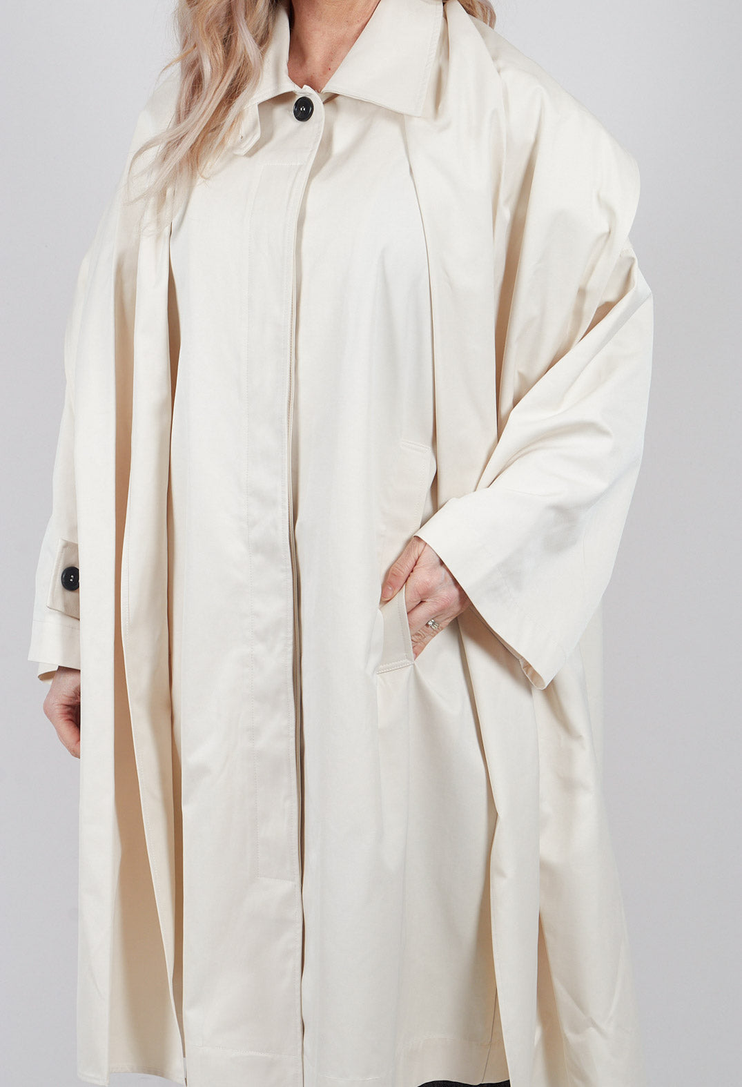 Trench Coat in Vanilla