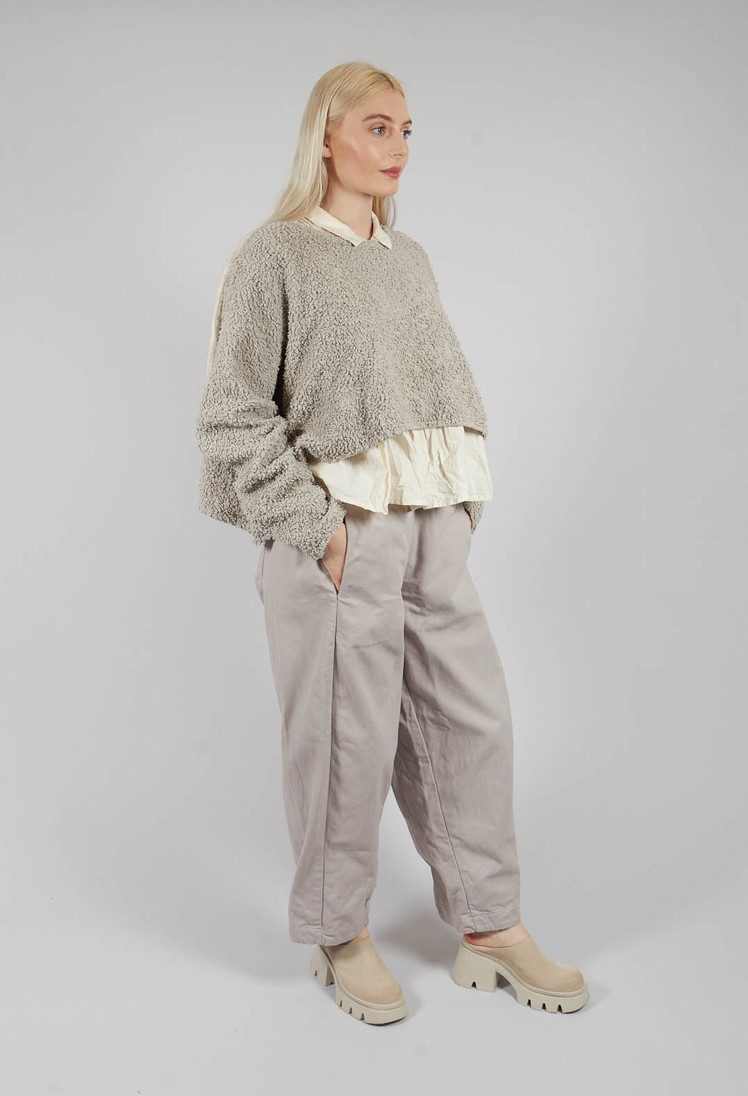 Triehtmant Trousers in Kiesel