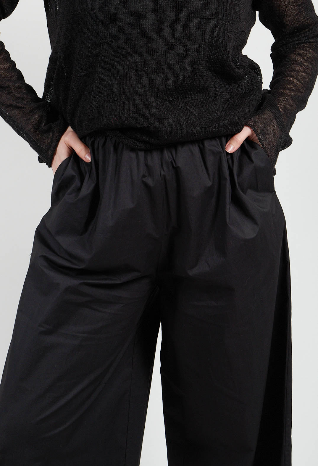 Trousers with Wide Leg in Nero