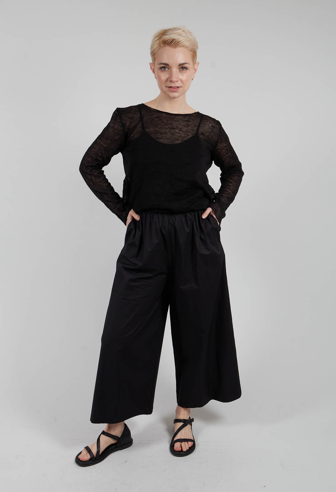 Trousers with Wide Leg in Nero