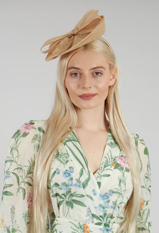 Turn Up Disc Fascinator in Champagne