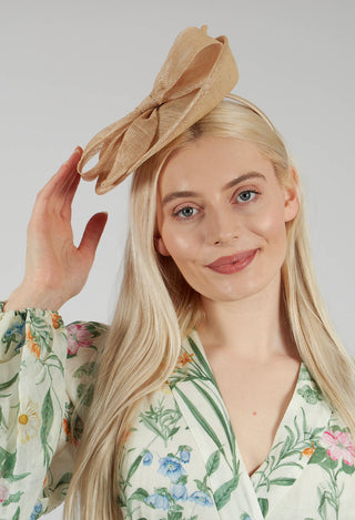 Turn Up Disc Fascinator in Champagne