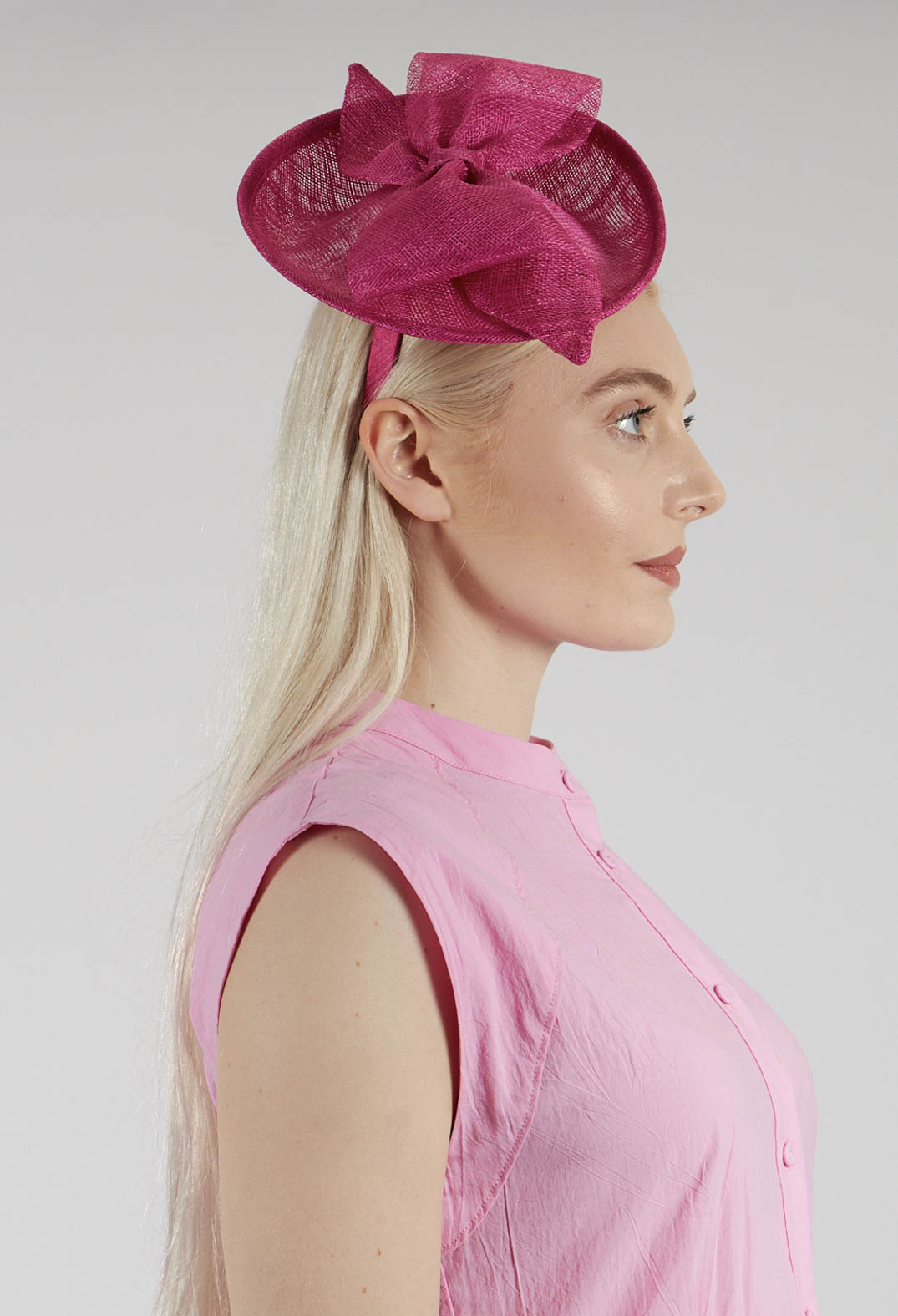 Turn Up Disc Fascinator in Magenta