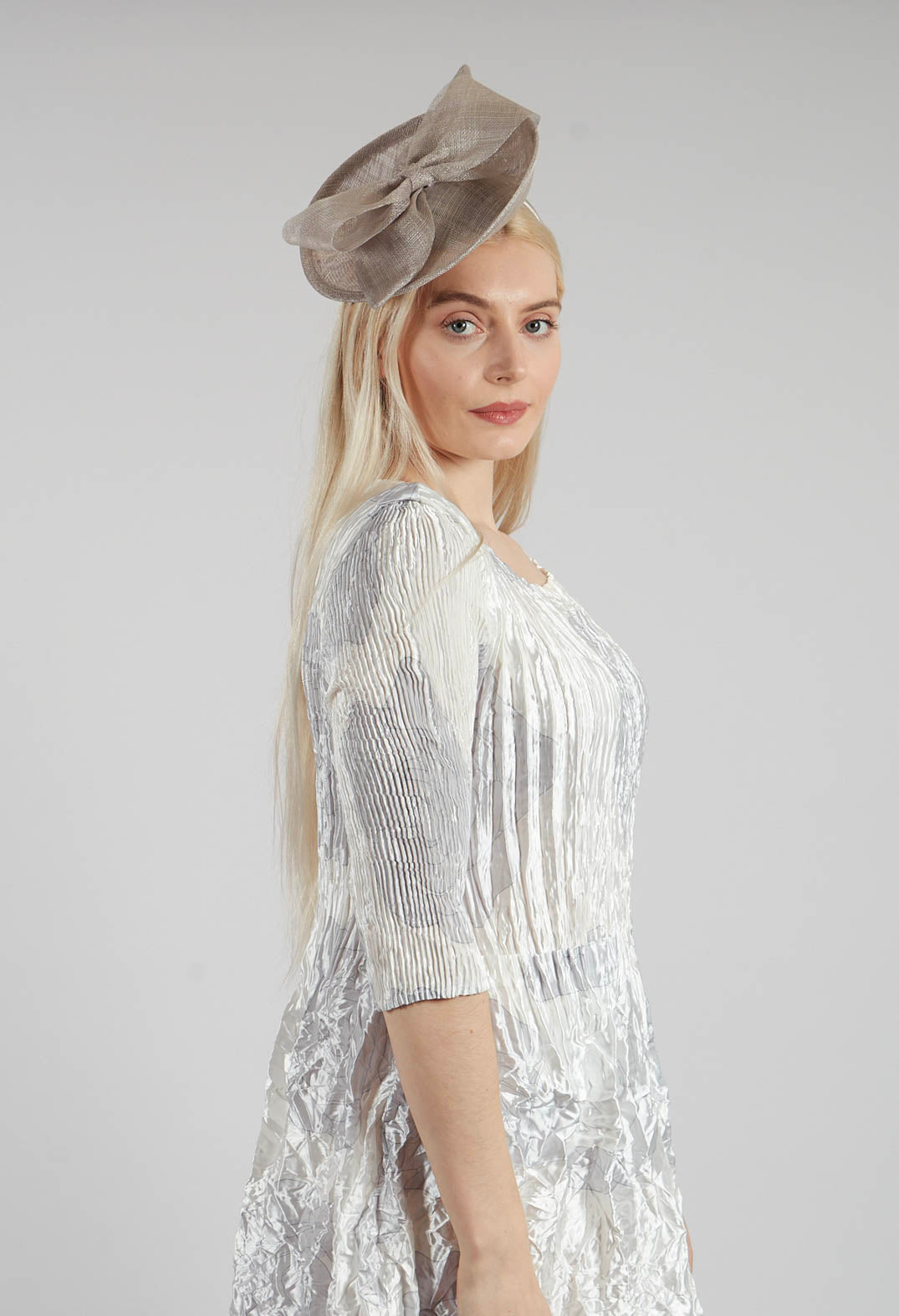 Turn Up Disc Fascinator in Pearl