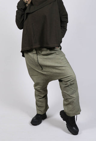 Utility Drop Crotch Trousers in Schilf Cloud