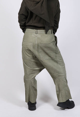 Utility Drop Crotch Trousers in Schilf Cloud