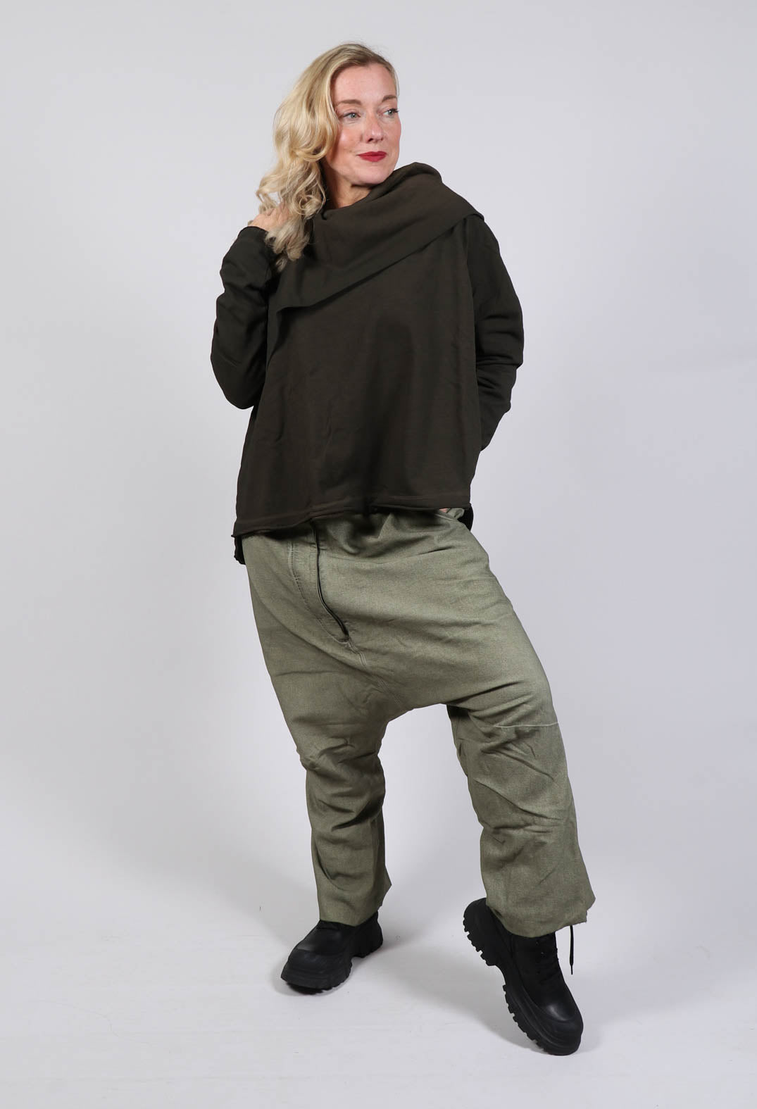 Utility Drop Crotch Trousers in Schilf Cloud