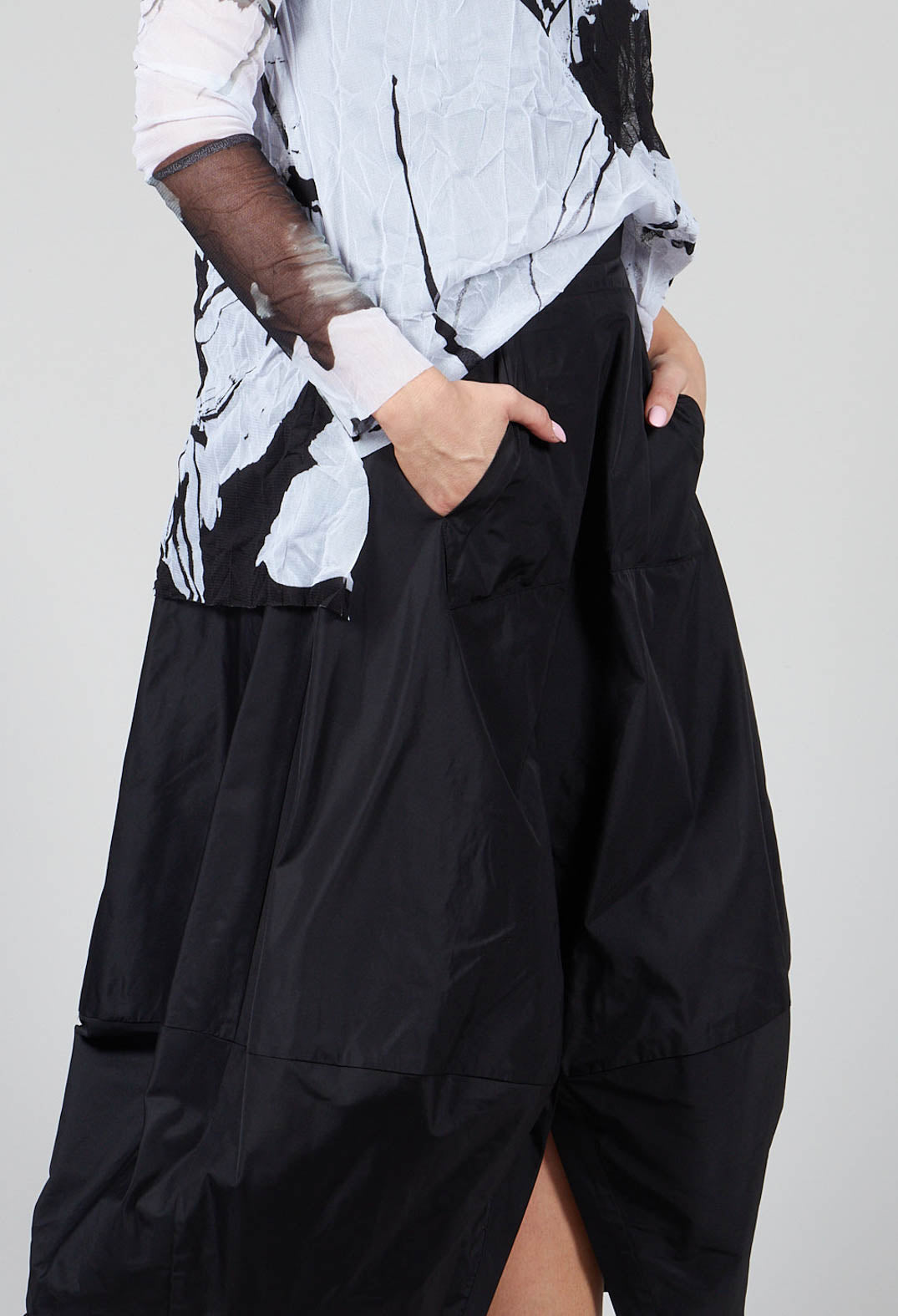 VRTI Skirt in Black