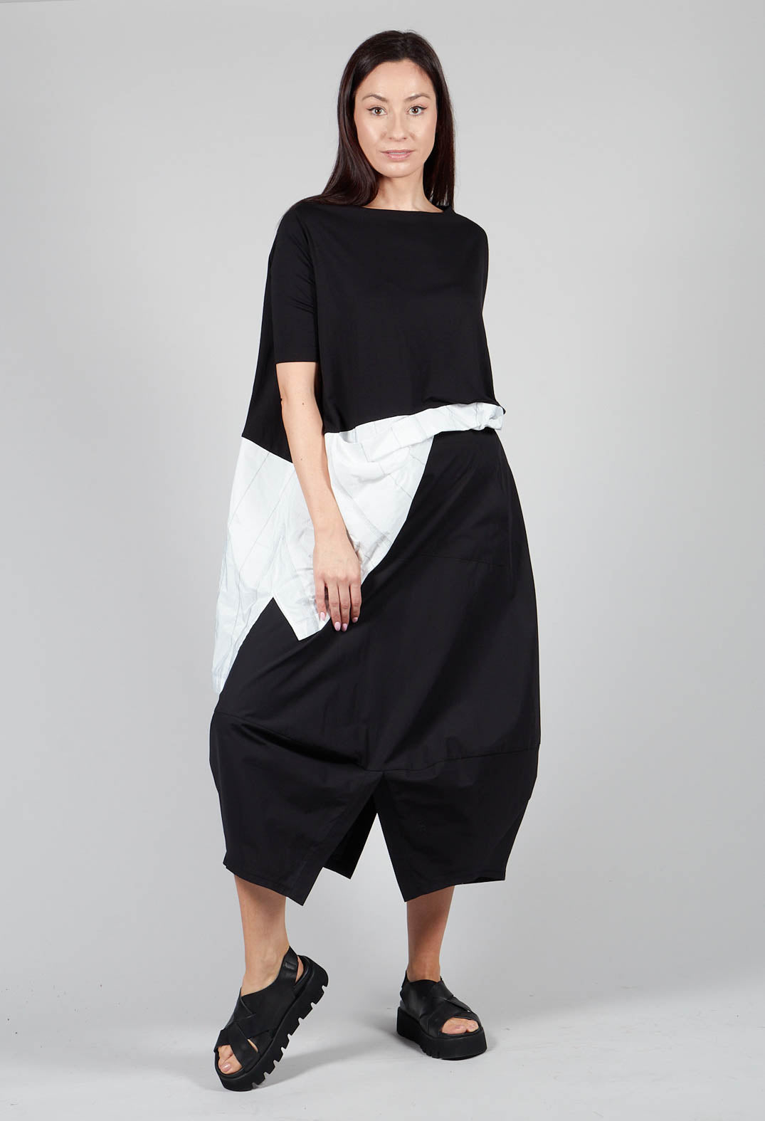 VRTI2 Skirt in Black