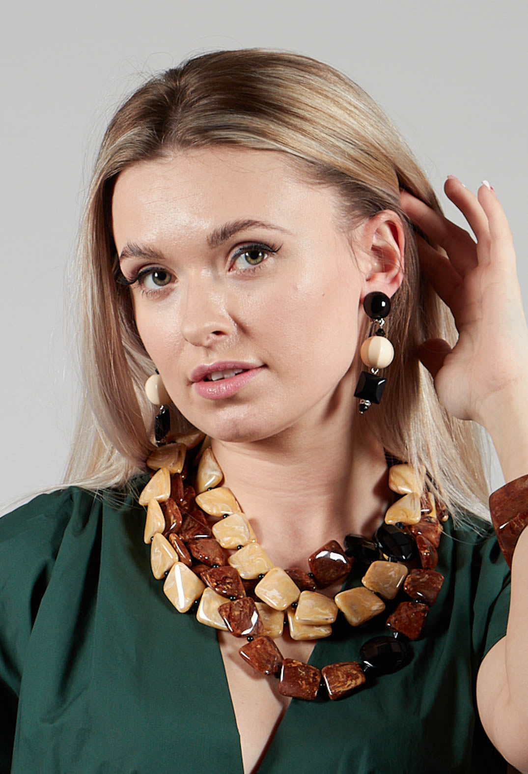 Vela Small Ball Eardrop Earrings in Cream