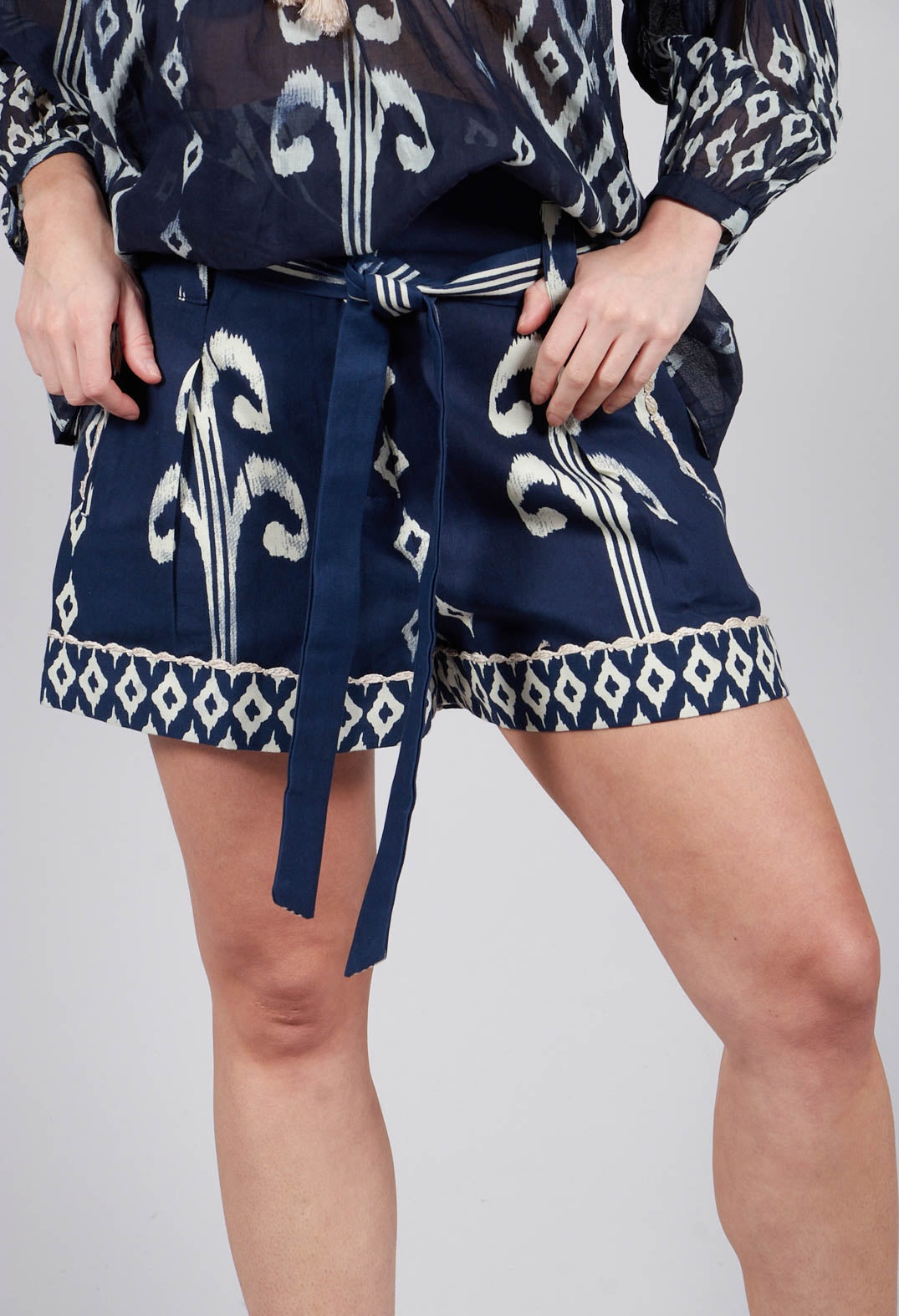 Wanda Shorts in Marine Navy