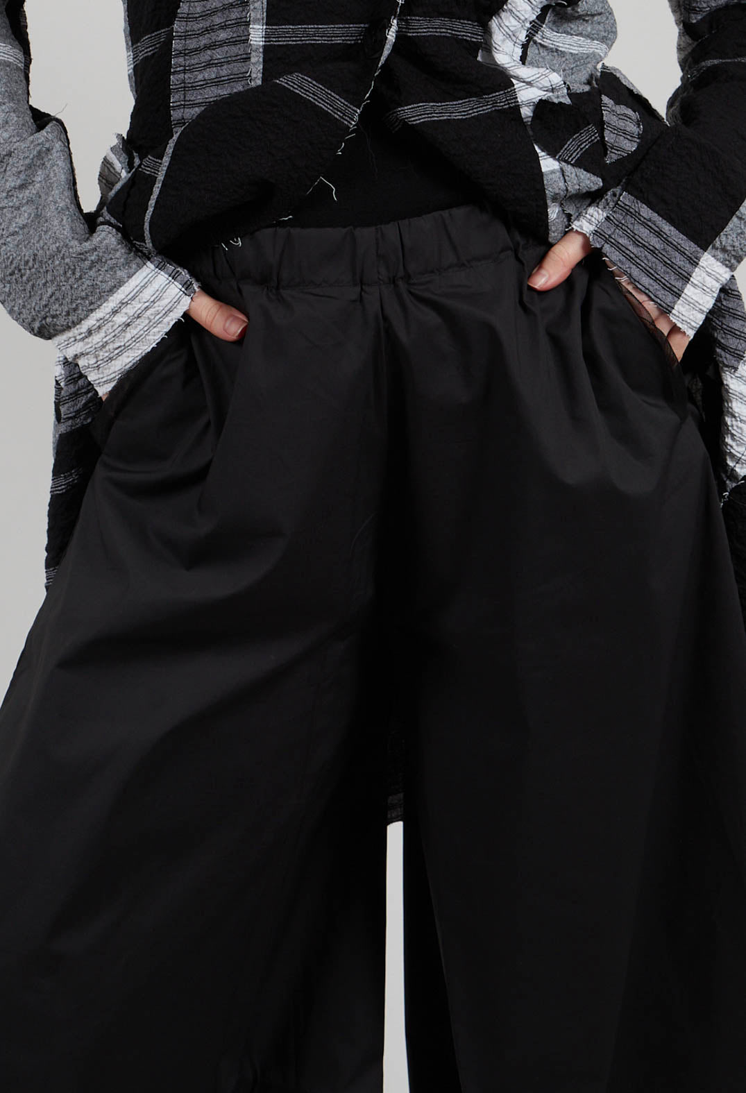 Wide Leg  Trouser in Friday Black