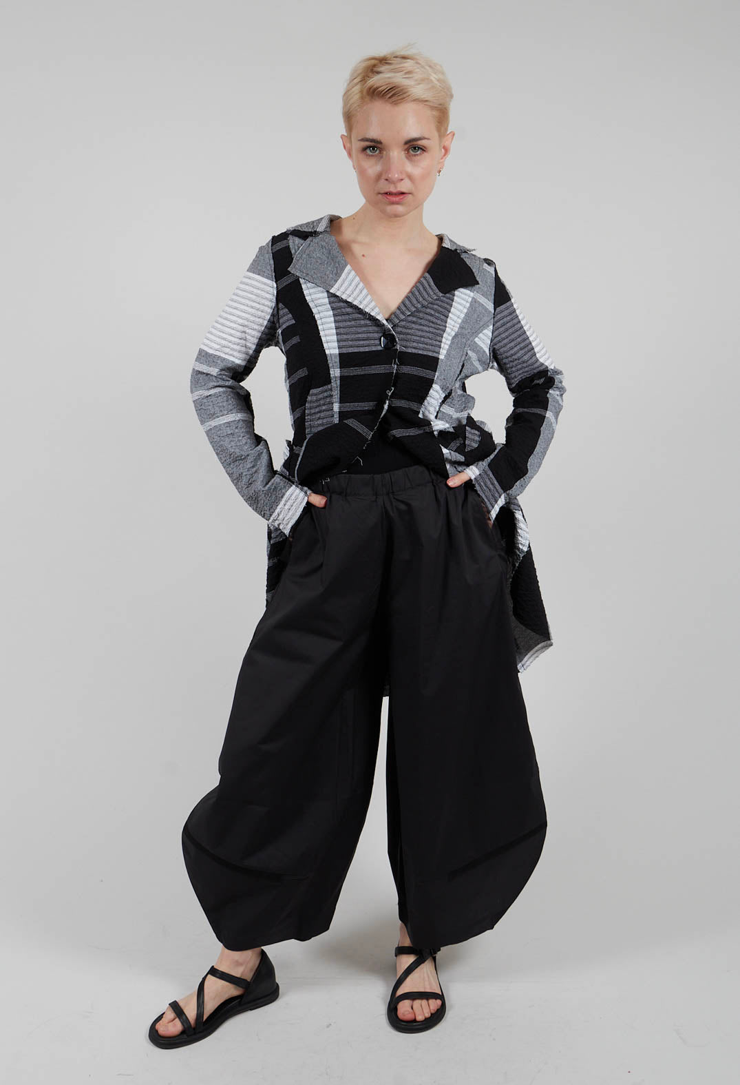 Wide Leg  Trouser in Friday Black