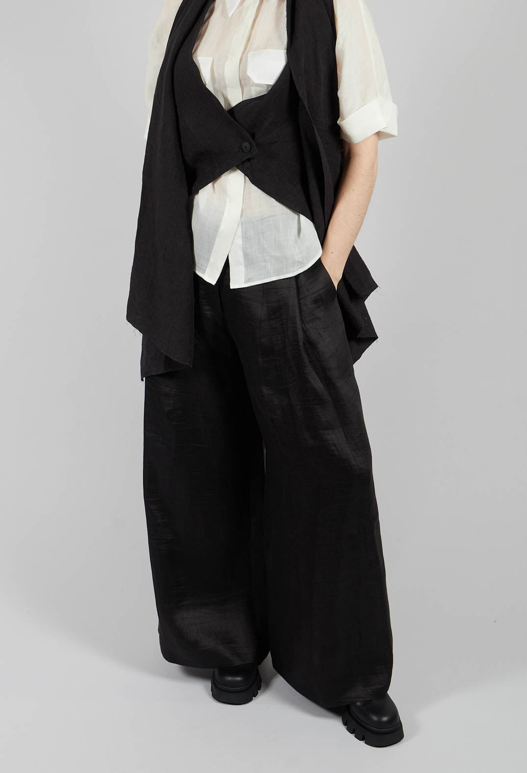 Wide Leg Plain Trousers in Nero