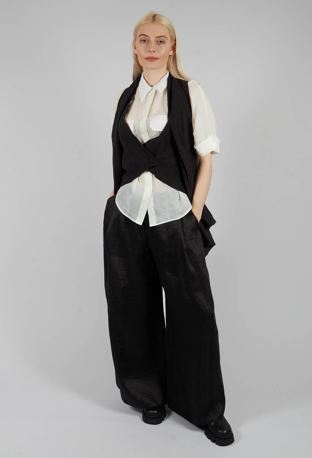 Wide Leg Plain Trousers in Nero