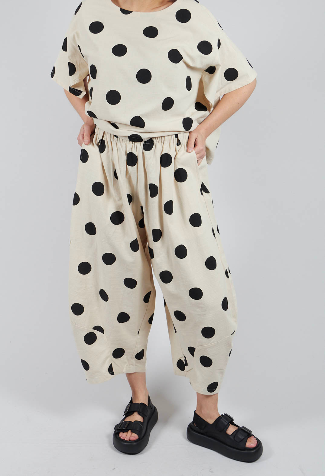 Wide Leg Spotted Trousers in Brown