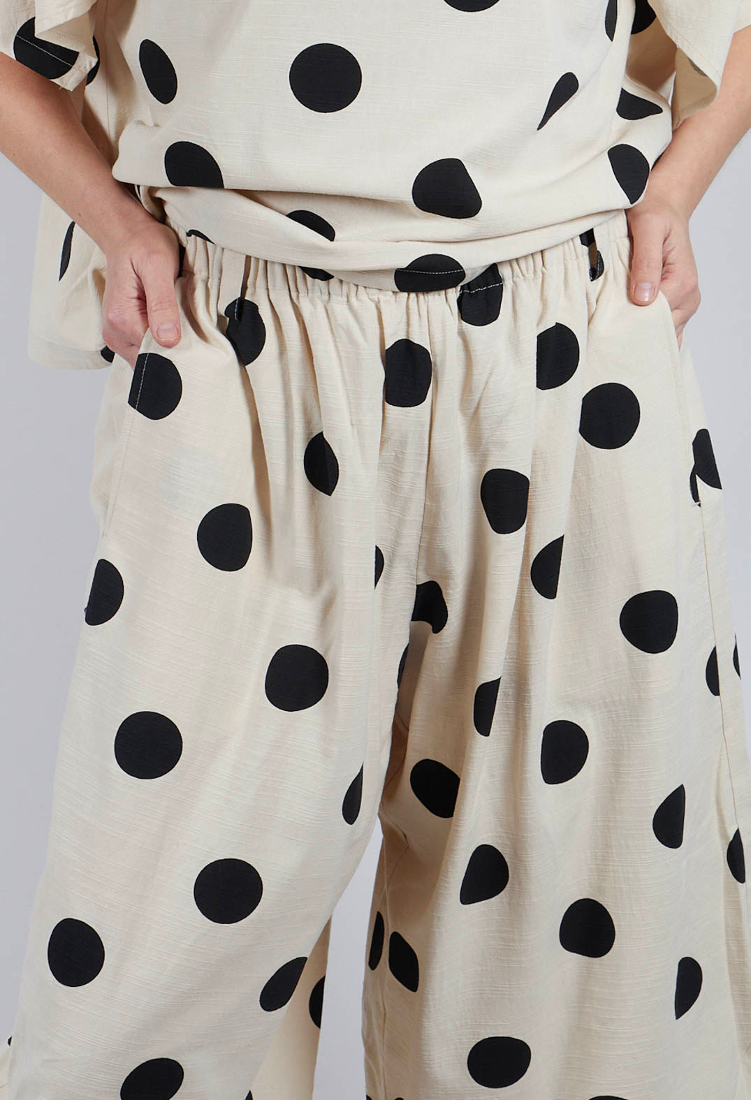 Wide Leg Spotted Trousers in Brown