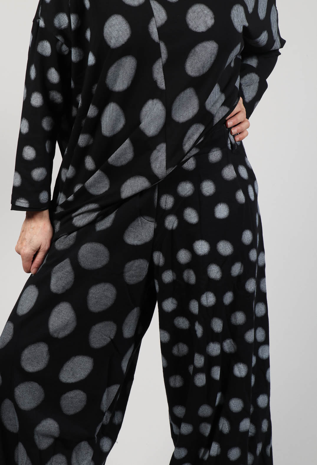 Wide Leg Trousers in Grey Pois